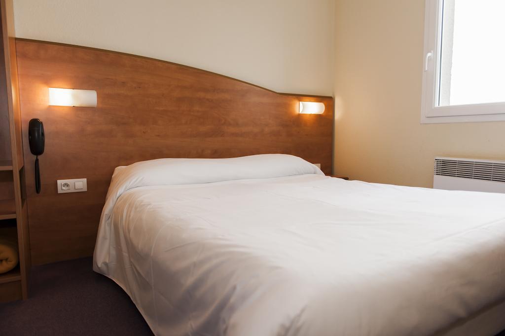 Armony Hotel Bourg-Achard Exterior foto