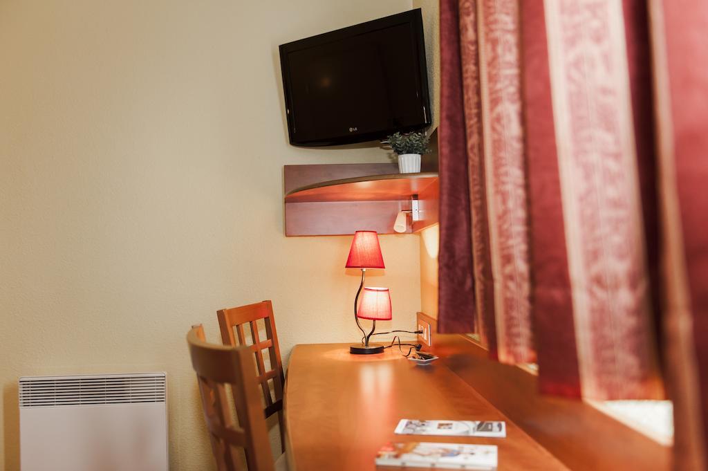Armony Hotel Bourg-Achard Exterior foto