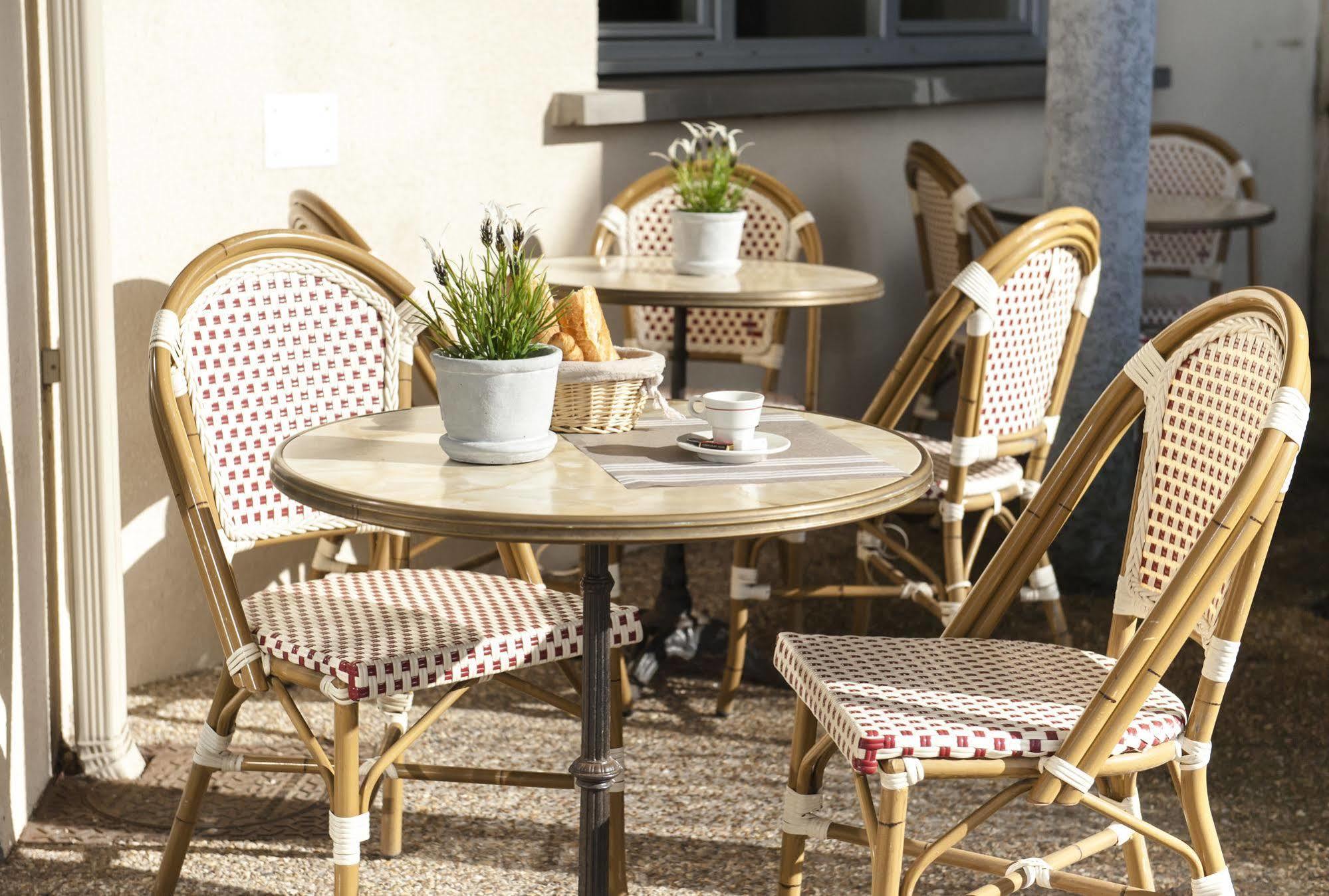 Armony Hotel Bourg-Achard Exterior foto
