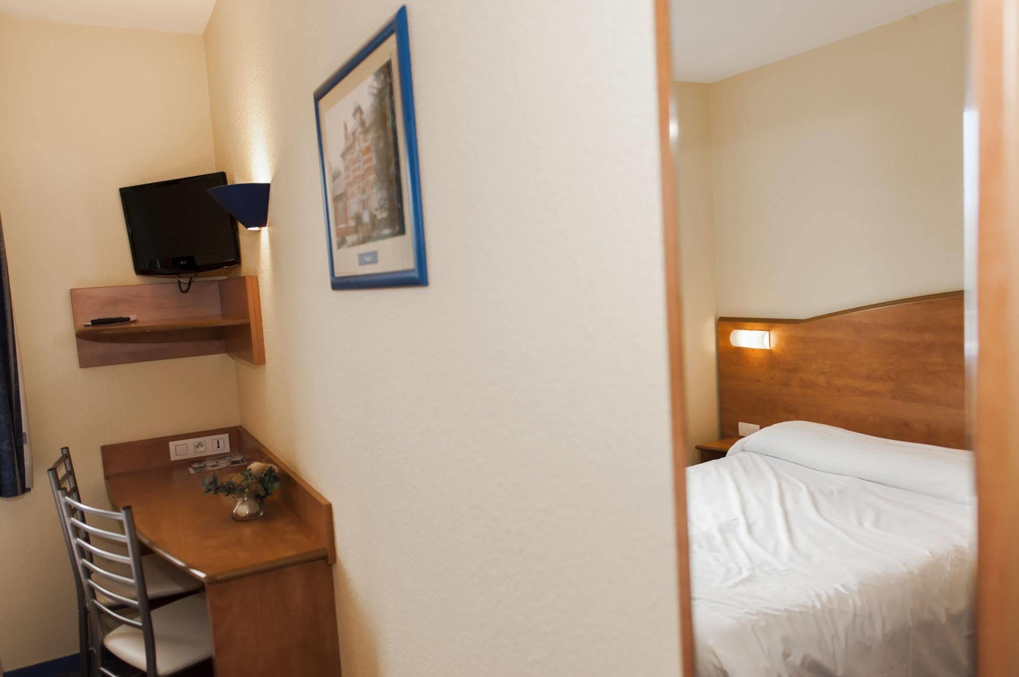 Armony Hotel Bourg-Achard Exterior foto
